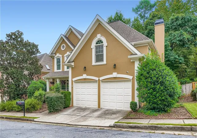 Photo 3 of Sale Pending at 1581 Oak Park Cvs, Decatur, GA 30033 | MLS# 7749443 | Listing updated on 2026-09-09