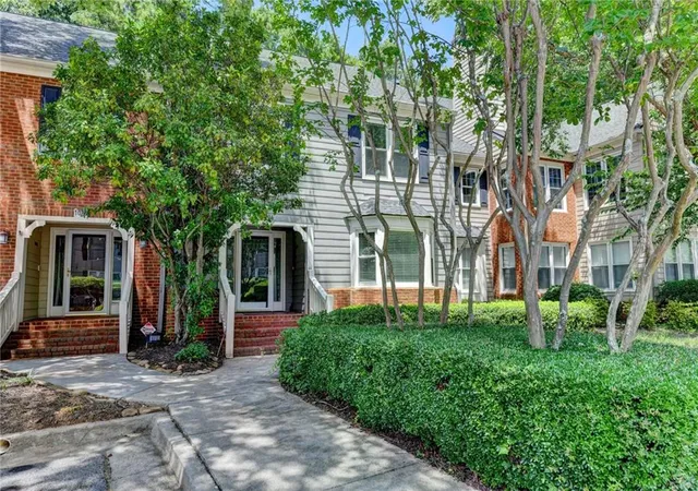 3rd image of 1006 Camden Ct, Sandy Springs, GA 30327 | MLS# 7801817