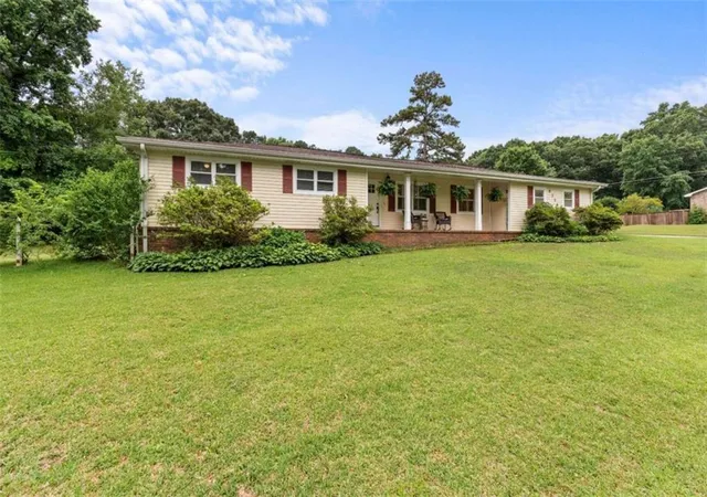 Homes for sale in Douglasville, GA | 6326 South Skyline Dr, Douglasville, GA 30135 | MLS# 7777216