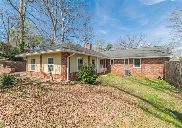 Photo 4 of Sale Pending at 2110 Lavista Cir, Atlanta, GA 30354 | MLS# 7822881 | Listing updated on 2026-09-05