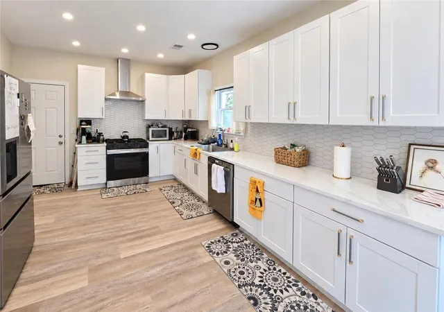 Photo 3 of Single family home for sale at 121 Camdyn Cir, Woodstock, GA 30188 | MLS# 7861358 | Listing updated on 2026-10-30