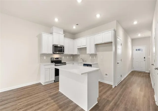Photo 4 of Sale Pending at 2054 Crossing Rd, Stone Mountain, GA 30088 | MLS# 7781646 | Listing updated on 2026-09-11