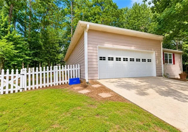Photo 4 of Single family home for sale at 2978 Trotters View Way, Snellville, GA 30039 | MLS# 7823680 | Listing updated on 2026-08-27