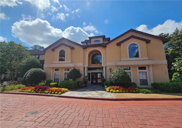 3rd image of 3777 Peachtree Rd Ne, Atlanta, GA 30319