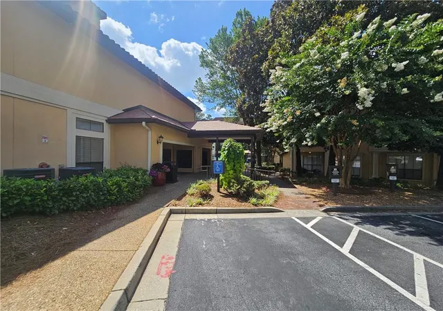 2nd image of 3777 Peachtree Rd Ne, Brookhaven, GA 30319