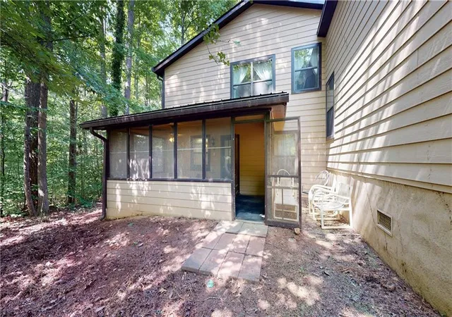 Photo 3 of Sale Pending at 6562 Oakwood Dr, Douglasville, GA 30135 | MLS# 7823437 | Listing updated on 2026-10-09