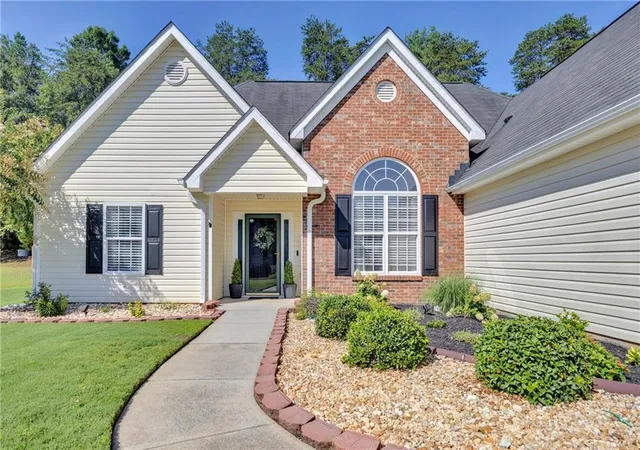 Photo 2 of Sale Pending at 514 Hamlet Dr, Loganville, GA 30052 | MLS# 7825834 | Listing updated on 2026-10-04