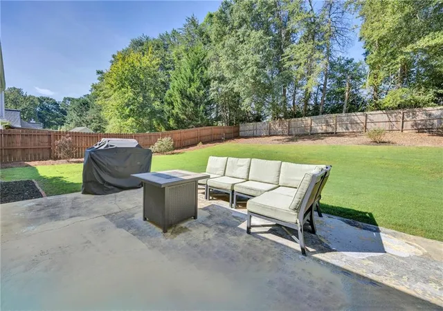 Photo 3 of Sale Pending at 514 Hamlet Dr, Loganville, GA 30052 | MLS# 7825834 | Listing updated on 2026-10-04
