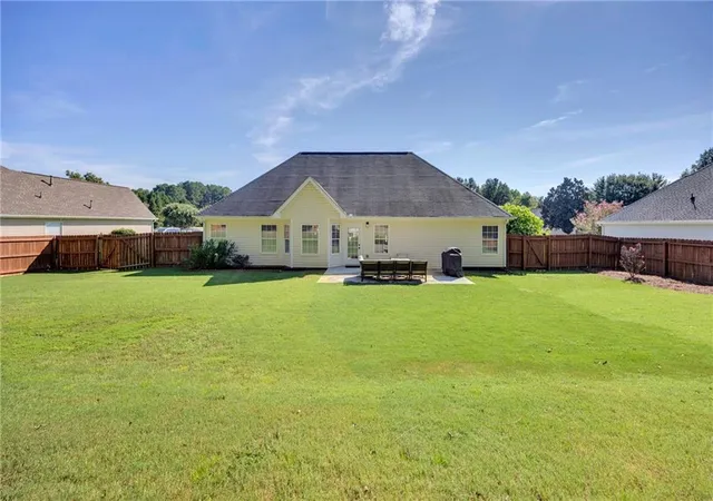Photo 4 of Sale Pending at 514 Hamlet Dr, Loganville, GA 30052 | MLS# 7825834 | Listing updated on 2026-10-04