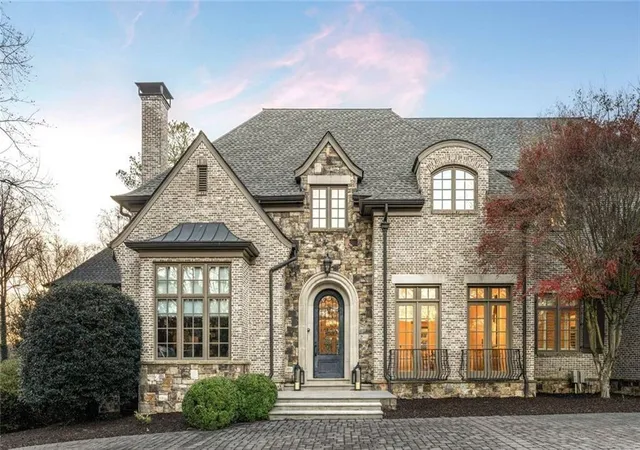 5th image of 4076 Glen Devon Dr Nw, Atlanta, GA 30327 | MLS# 7769115