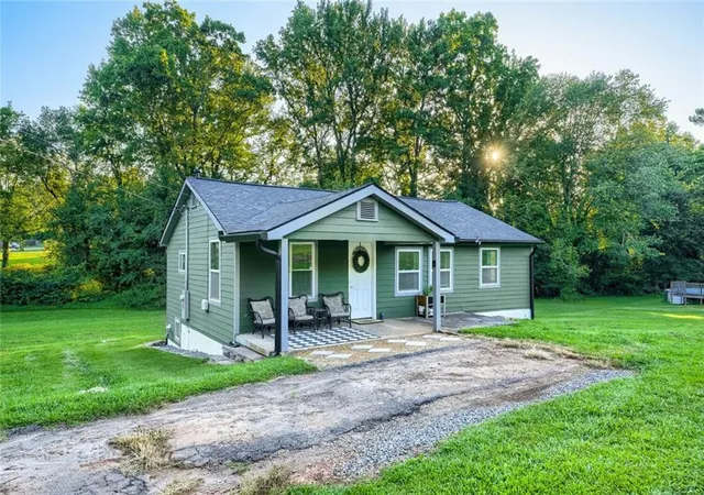 2nd image of 626 Mitchell Dr, Marietta, GA 30066 | MLS# 7825326