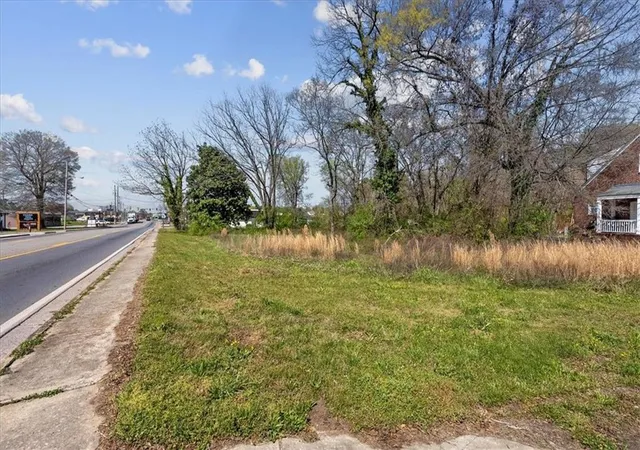 1st image of 207 N River St, Calhoun, GA 30701 | MLS# 7189477