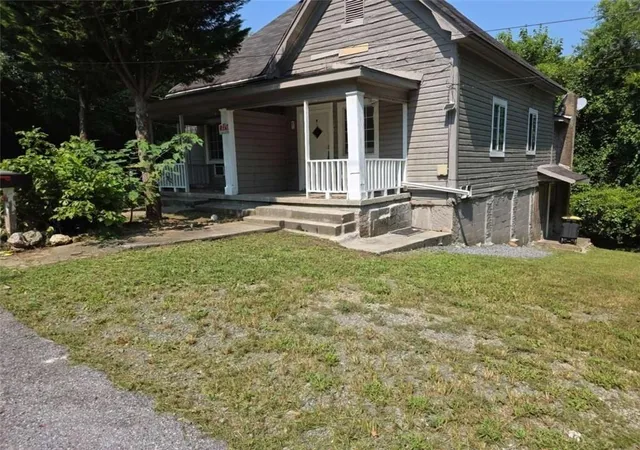 2nd image of 215 Ne Smith St Ne, Rome, GA 30161 | MLS# 7816248