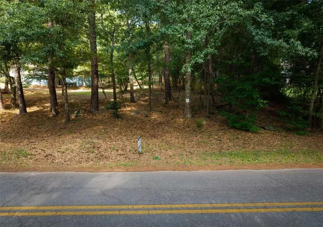Photo 3 of Sale Pending at 220 Flamingo Dr, Monticello, GA 31064 | MLS# 7815432 | Listing updated on 2026-09-25