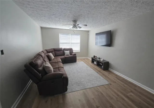 Listing Photo 4 - Condo for sale in building located at 6101 Par Four Wy, Lithonia, GA 30038