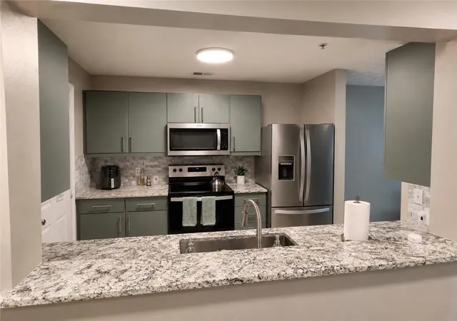 Listing Photo 5 - Condo for sale in building located at 6101 Par Four Wy, Lithonia, GA 30038