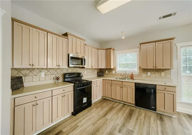 Photo 3 of Single family home for sale at 421 Bedford Xing, Mcdonough, GA 30253 | MLS# 7820886 | Listing updated on 2026-10-12