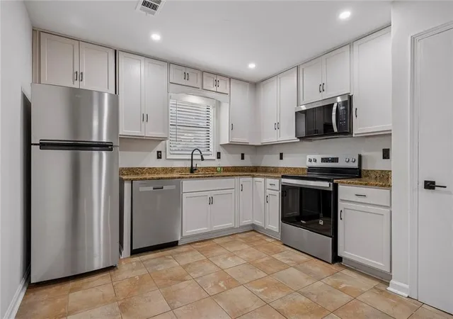 3rd image of 627 Ridge Ave, Stone Mountain, GA 30083 | MLS# 7774985