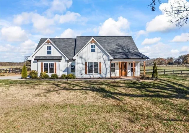 Single family home for sale at 7588 Highway 98 W Rd, Commerce, GA 30530 | MLS# 7816138