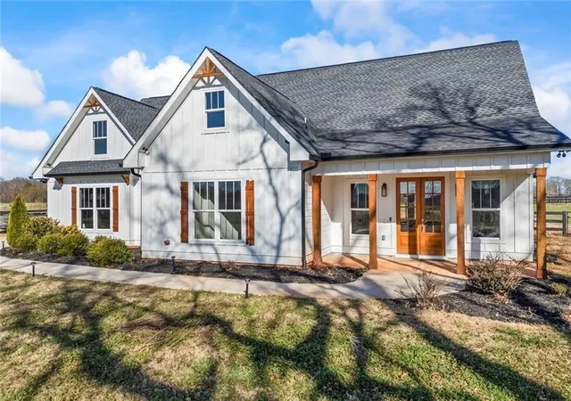 Photo 3 of Single family home for sale at 7588 Highway 98 W Rd, Commerce, GA 30530 | MLS# 7816138 | Listing updated on 2026-08-06