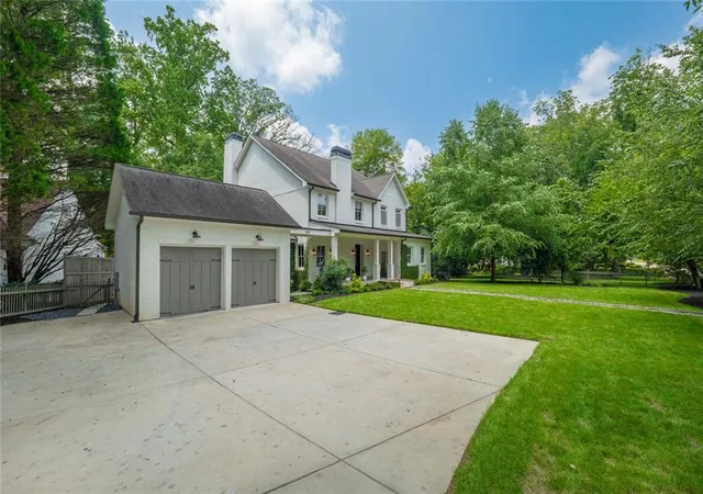 Photo 2 of Single family home for sale at 3882 Wieuca Rd Ne, Atlanta, GA 30342 | MLS# 7814385 | Listing updated on 2026-08-01