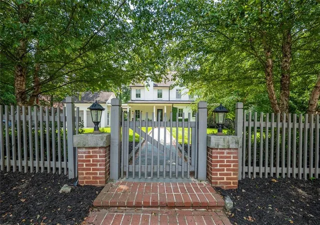 Photo 4 of Single family home for sale at 3882 Wieuca Rd NE, Atlanta, GA 30342 | MLS# 7814385 | Listing updated on 2026-08-01