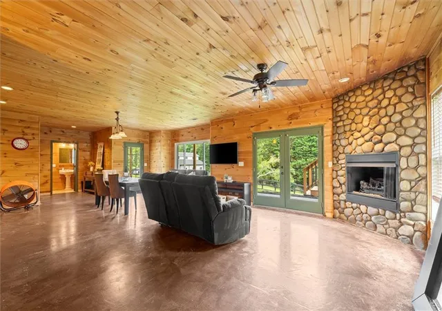Photo 3 of Single family home for sale at 15 Hyalite Rd E, Dahlonega, GA 30533 | MLS# 7809973 | Listing updated on 2026-10-25