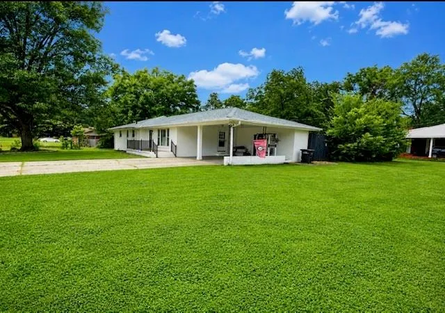 Photo 2 of Sale Pending at 4 Crestwood Rd, Cartersville, GA 30121 | MLS# 7792178 | Listing updated on 2026-09-11