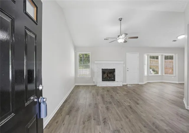 Photo 3 of Sale Pending at 819 Arbor Hl Dr, Stone Mountain, GA 30088 | MLS# 7821580 | Listing updated on 2026-09-18