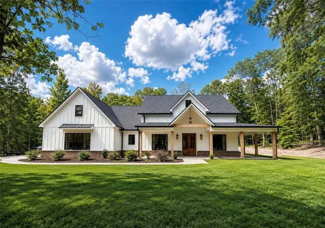Photo 1 of Single family home for sale at 16 Stratford Way, Kingston, GA 30145 | MLS# 7830043 | Listing updated on 2026-09-03