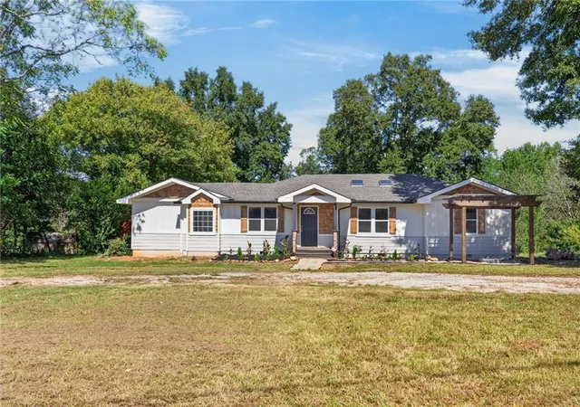 Photo 1 of Single family home for sale at 813 Bowdon Tyus Rd, Bowdon, GA 30108 | MLS# 7852504 | Listing updated on 2026-10-26