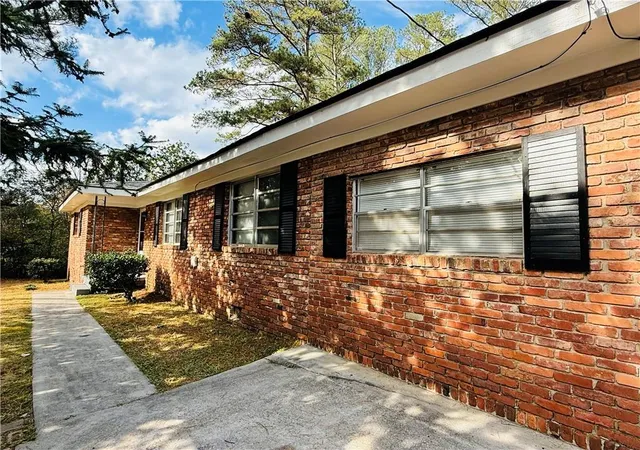 Photo 2 of Sale Pending at 318 W Bonnell St, Oxford, GA 30054 | MLS# 7686010 | Listing updated on 2026-05-07
