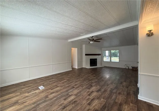 Photo 4 of Sale Pending at 143 Whitley Dr, Warner Robins, GA 31093 | MLS# 7802770 | Listing updated on 2026-09-22