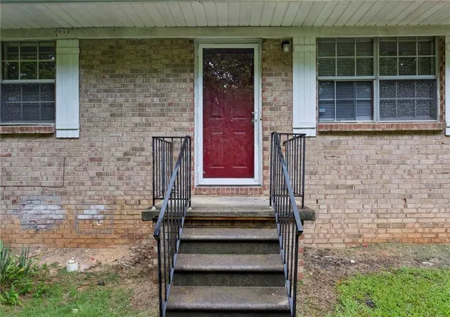Photo 2 of Single family home for sale at 4085 Alex Dr Sw, Atlanta, GA 30331 | MLS# 7817314 | Listing updated on 2026-08-07