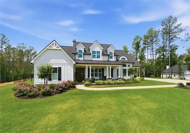 Photo 4 of Single family home for sale at 4577 Yellow Crk Rd, Ball Ground, GA 30107 | MLS# 7774054 | Listing updated on 2026-10-06