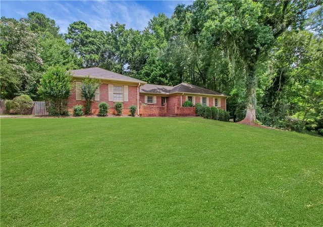 Photo 2 of Sale Pending at 2020 Heatherdale Ln Sw, Marietta, GA 30064 | MLS# 7816213 | Listing updated on 2026-10-06