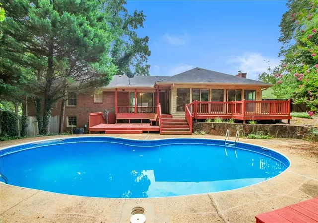 Photo 3 of Sale Pending at 2020 Heatherdale Ln Sw, Marietta, GA 30064 | MLS# 7816213 | Listing updated on 2026-10-06