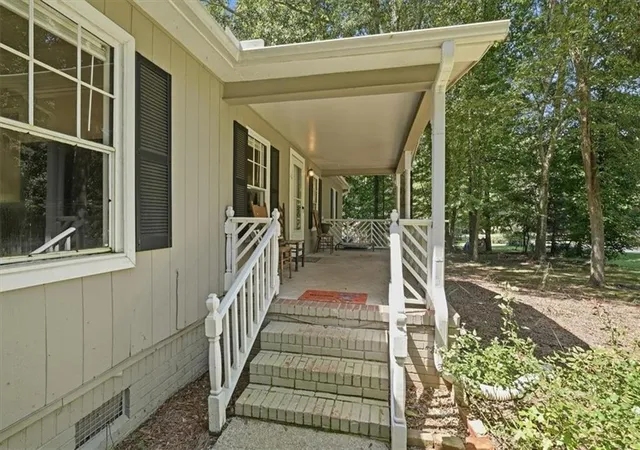 3rd image of 215 Hoke St, Maysville, GA 30558 | MLS# 7823628