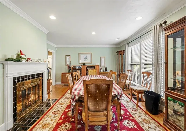 Photo 3 of Sale Pending at 2088 E Roxboro Rd NE, Atlanta, GA 30324 | MLS# 7770790 | Listing updated on 2026-09-10