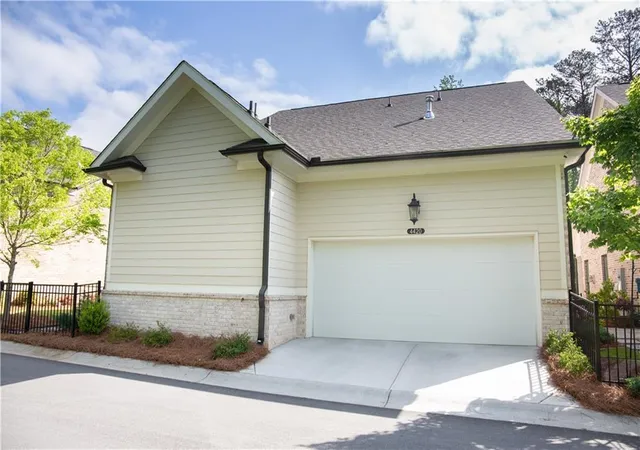 Photo 4 of Single family home for sale at 4420 Waterside Pkwy, Peachtree Corners, GA 30092 | MLS# 7758945 | Listing updated on 2026-08-19