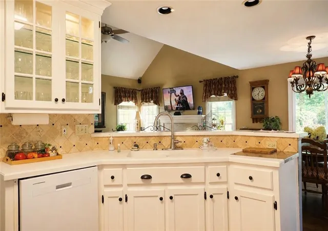 Photo 3 of Sale Pending at 1128 Arborhill Dr, Woodstock, GA 30189 | MLS# 7804837 | Listing updated on 2026-09-09