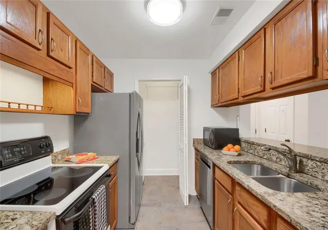 Condominium at 501 Barrington Hills Dr, Sandy Springs, GA 30350 | MLS# 7655983 | | Sold on 2025-10-29
