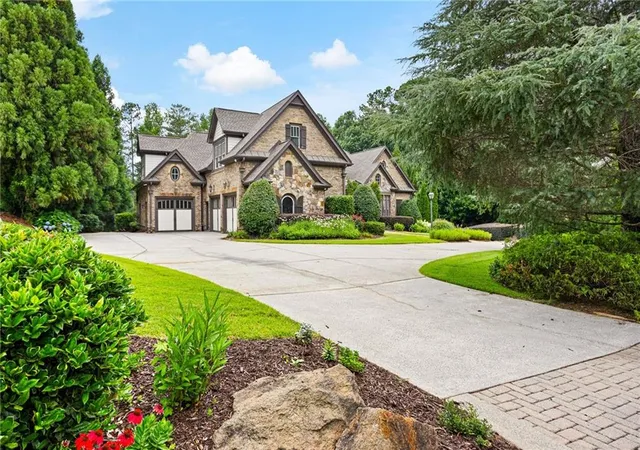 Photo 4 of Sale Pending at 1255 Waterfall Ln NW, Acworth, GA 30101 | MLS# 7796252 | Listing updated on 2026-10-24
