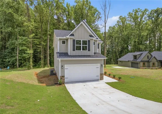 Photo 2 of Single family home for sale at 318 Stonington Dr, Mount Airy, GA 30563 | MLS# 7819362 | Listing updated on 2026-09-28