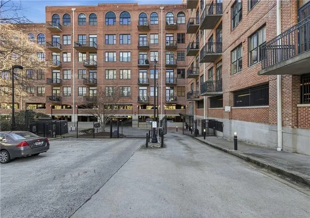 Photo 2 of Condo for sale at 3235 Roswell Rd Ne #705, Atlanta, GA 30305 | MLS# 7820835 | Listing updated on 2026-09-09
