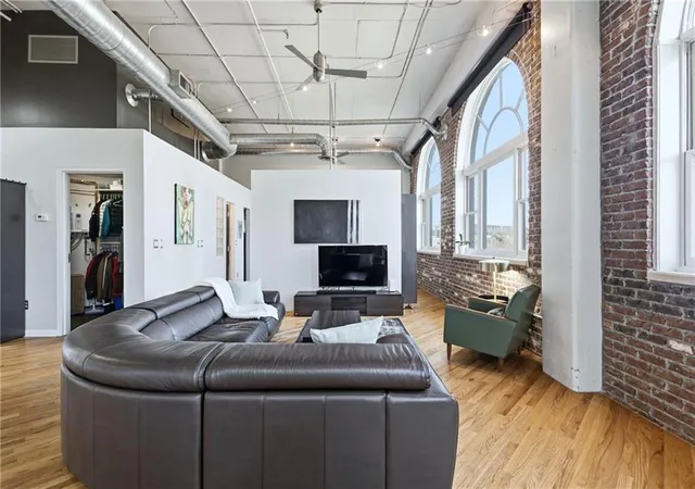 Photo 3 of Sale Pending at 3235 Roswell Rd NE #705, Atlanta, GA 30305 | MLS# 7820835 | Listing updated on 2026-10-27