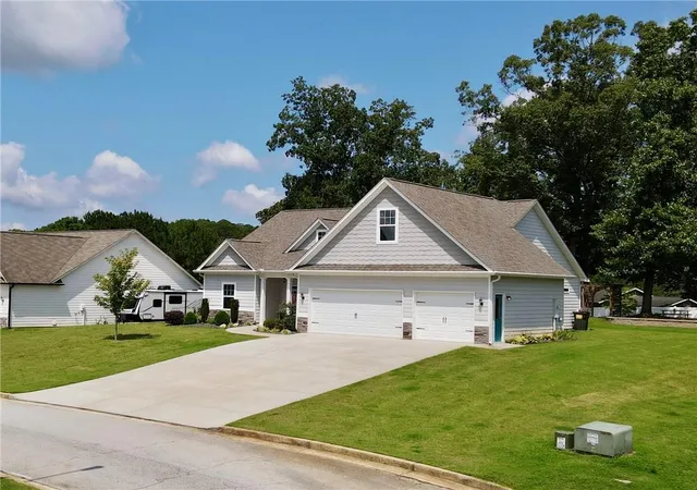 Photo 3 of Sale Pending at 35 Clydesdale Ct, Dallas, GA 30157 | MLS# 7820357 | Listing updated on 2026-08-24