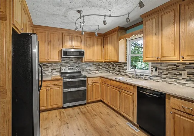 Homes for sale in Cartersville, GA | 40 Riverview Ct Se, Cartersville, GA 30120 | MLS# 7753691