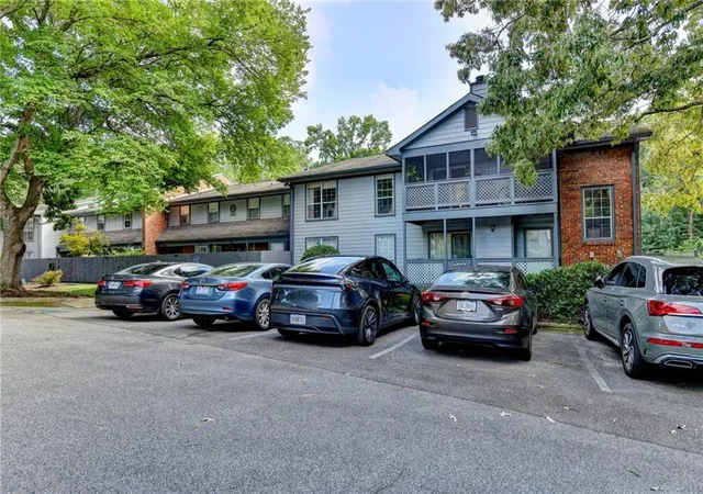 Photo 4 of Condo for sale at 1305 Weatherstone Way NE, Atlanta, GA 30324 | MLS# 7818148 | Listing updated on 2026-09-05