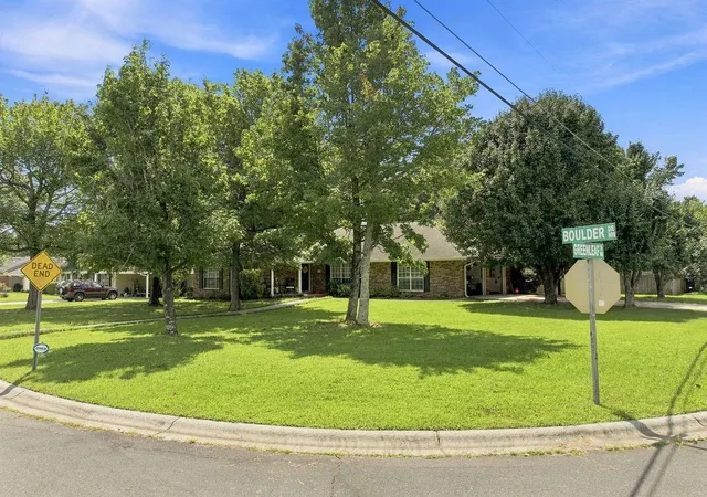 Photo 2 of Sale Pending at 24 Nw Boulder Dr, Rome, GA 30165 | MLS# 7823547 | Listing updated on 2026-08-26